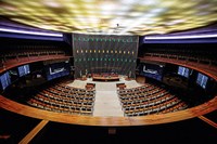 As Sessões permanecem fora da sede do Legislativo